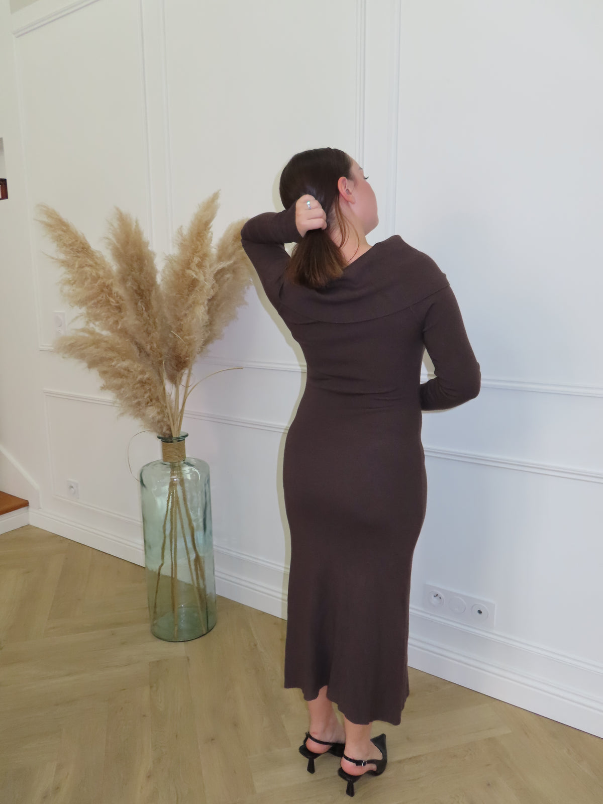 Robe longue col Bardot en maille côtelée