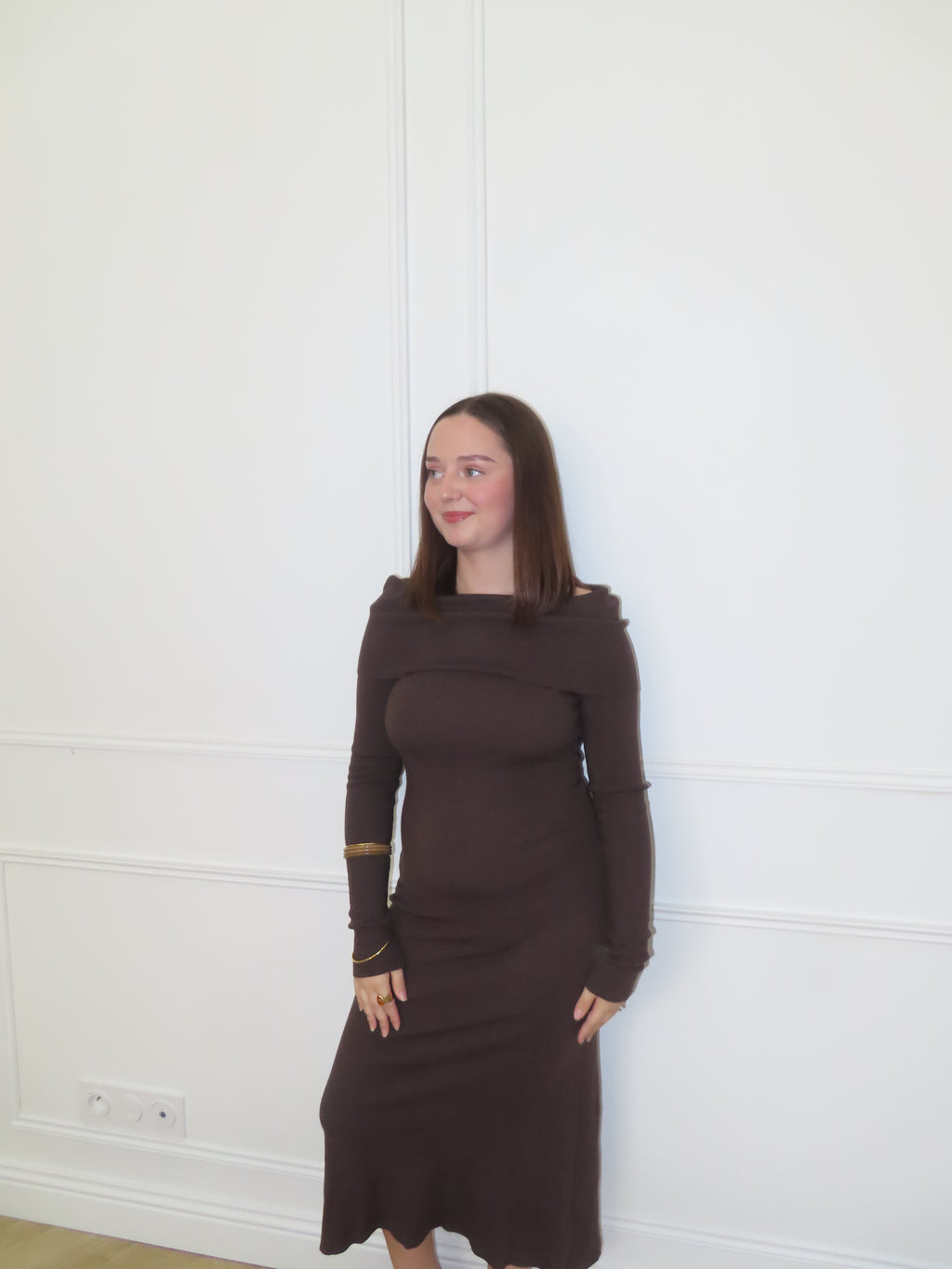 Robe longue col Bardot en maille côtelée