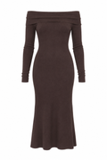 Robe longue col Bardot en maille côtelée
